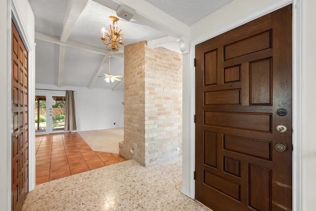2507 Comburg Castle Way Austin TX 78748