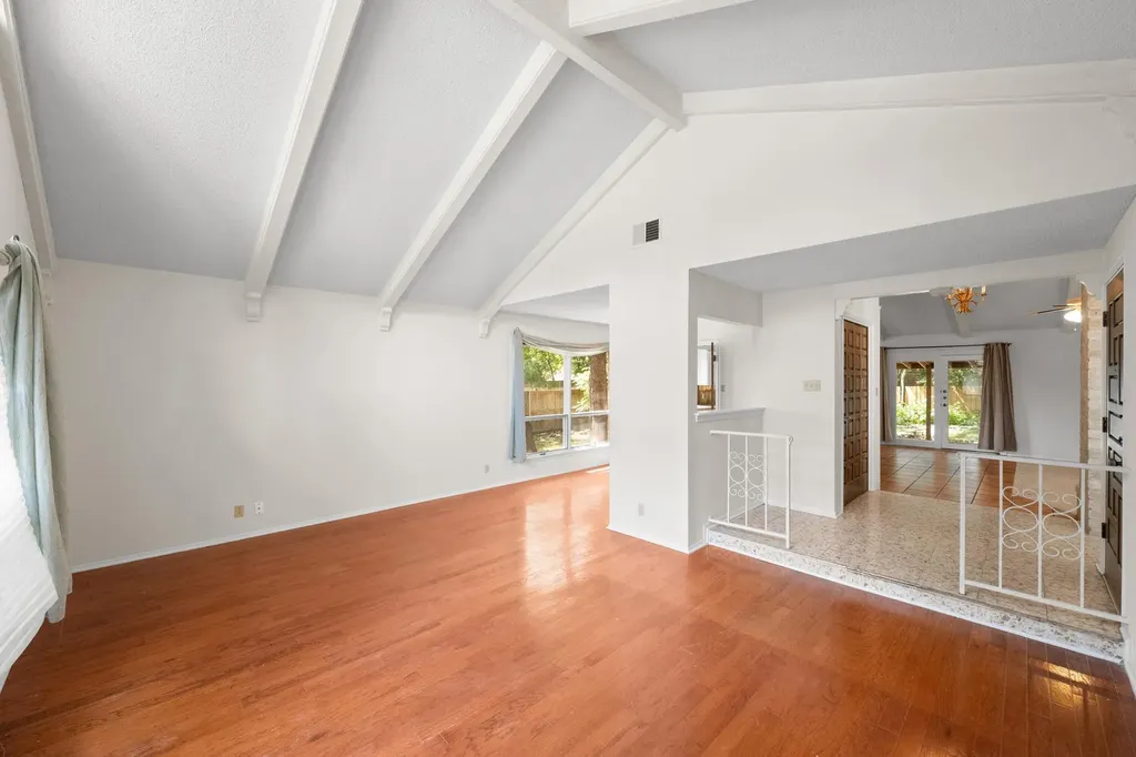 2507 Comburg Castle Way Austin TX 78748