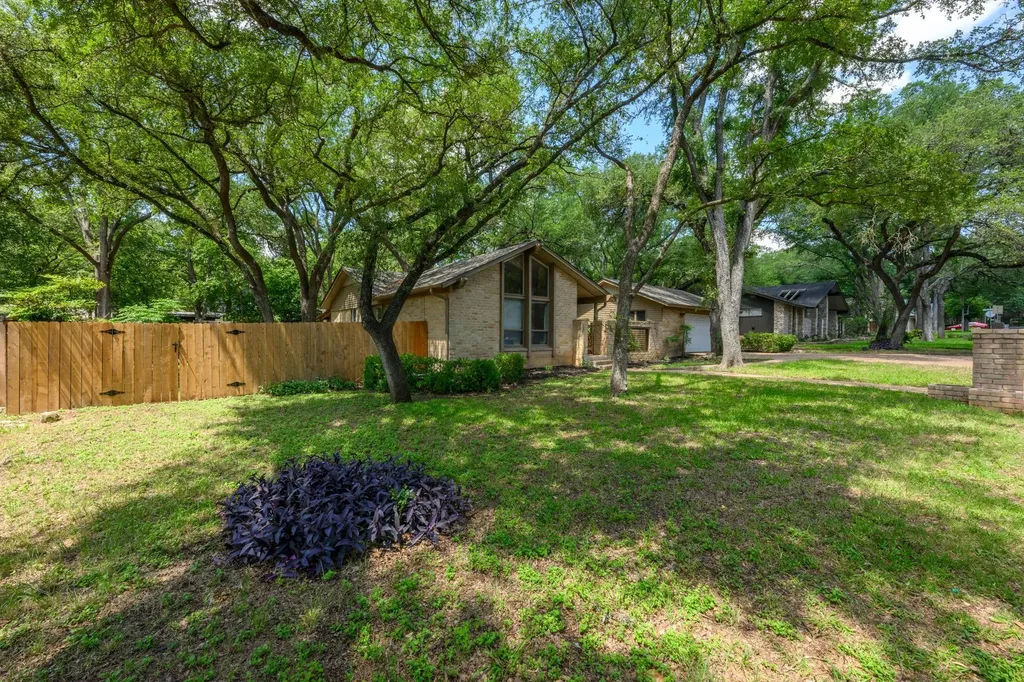 2507 Comburg Castle Way Austin TX 78748