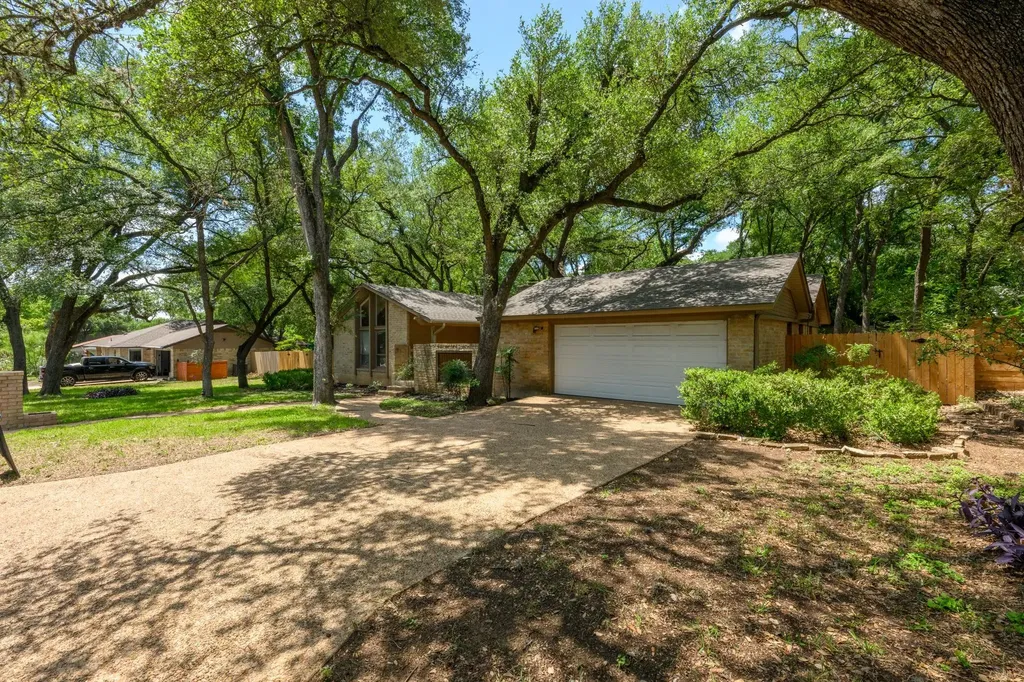 2507 Comburg Castle Way Austin TX 78748