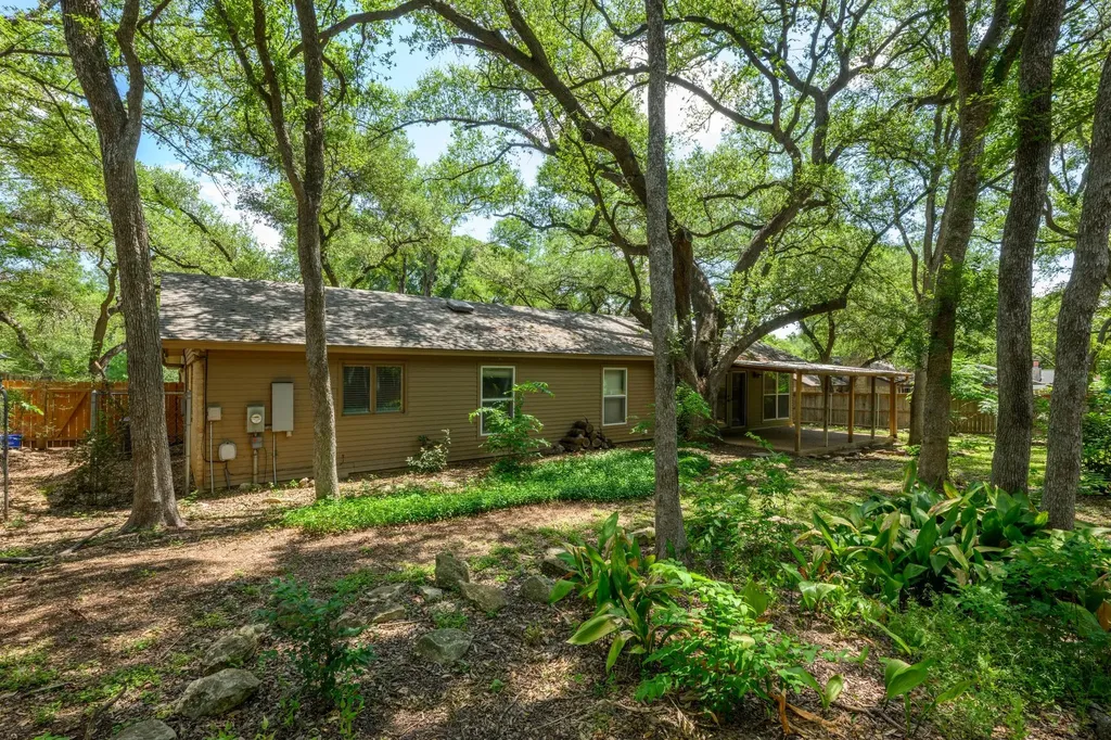2507 Comburg Castle Way Austin TX 78748