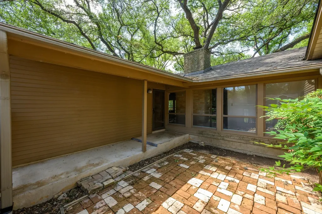 2507 Comburg Castle Way Austin TX 78748