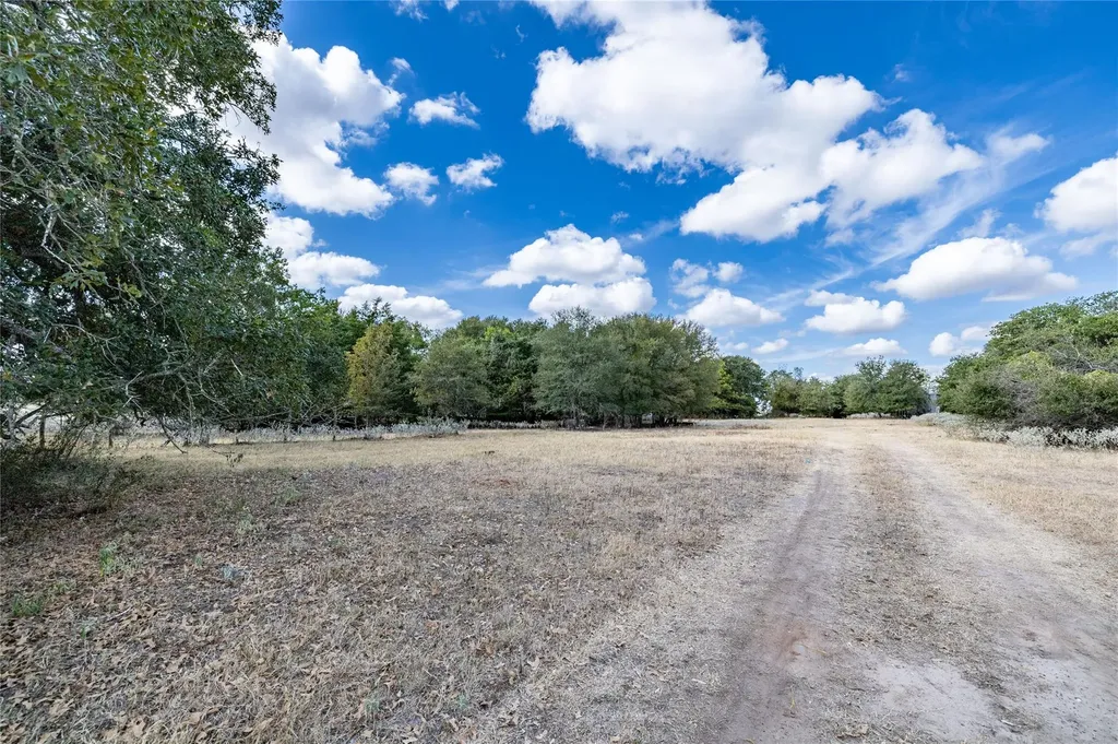 1350 Cattlemens Row Lockhart TX 78644