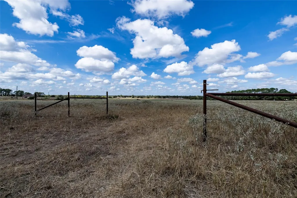 1350 Cattlemens Row Lockhart TX 78644