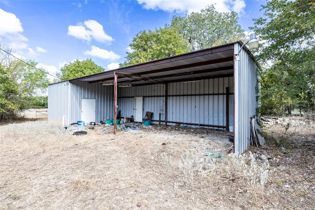 1350 Cattlemens Row Lockhart TX 78644
