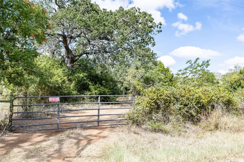 1350 Cattlemens Row Lockhart TX 78644