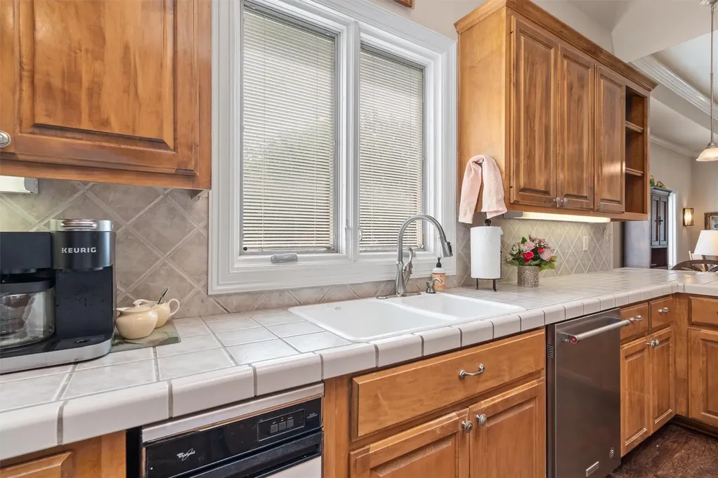 2 Jasperwood Court Austin TX 78738