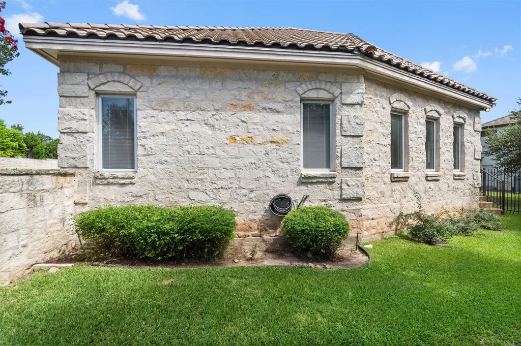 2 Jasperwood Court Austin TX 78738