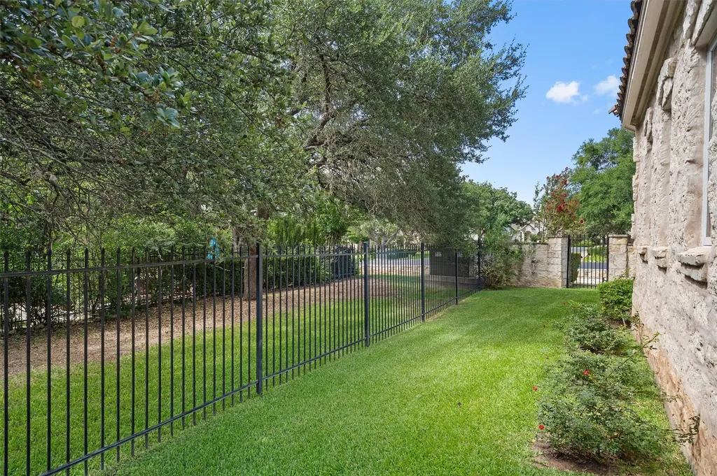 2 Jasperwood Court Austin TX 78738