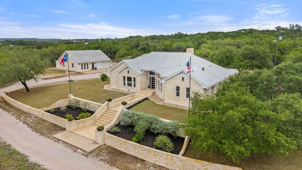 4915 Canyon Ranch Trail Spicewood TX 78669