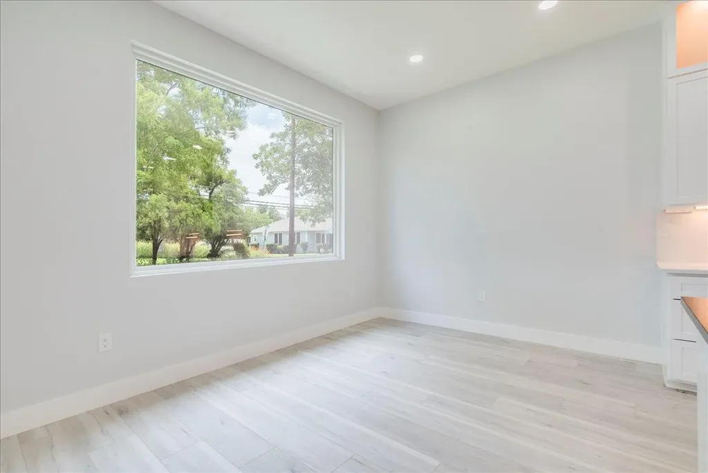 1215 Howard Street Taylor TX 76574
