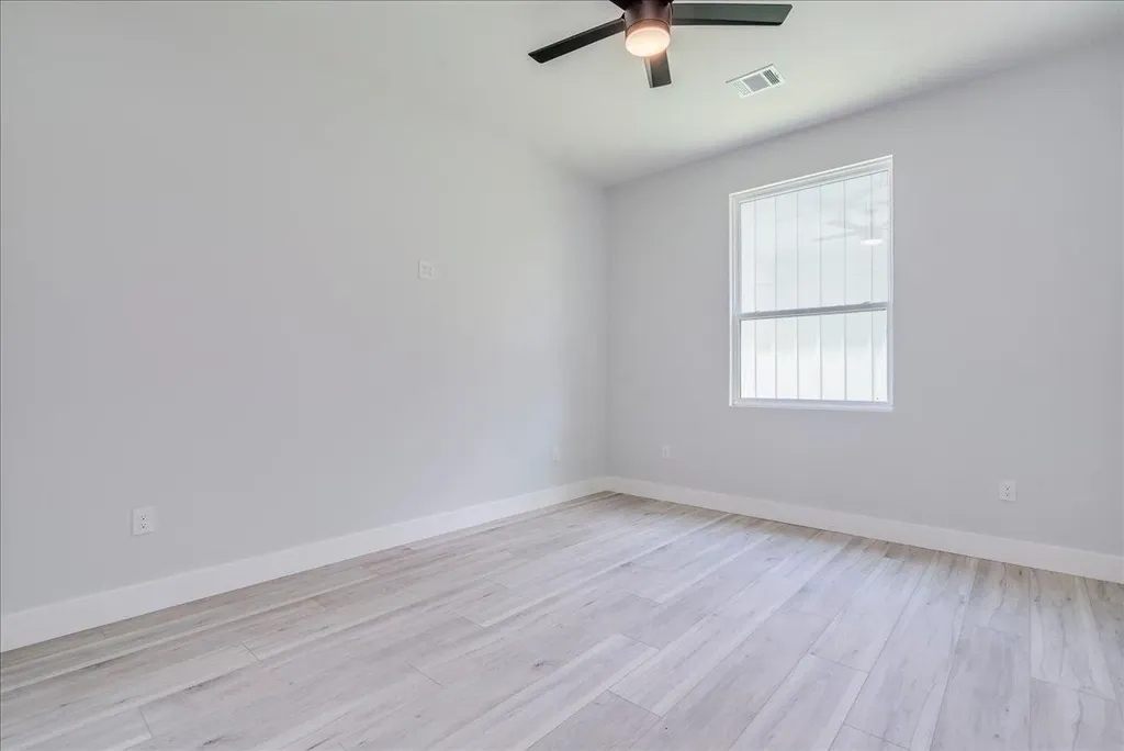 1215 Howard Street Taylor TX 76574