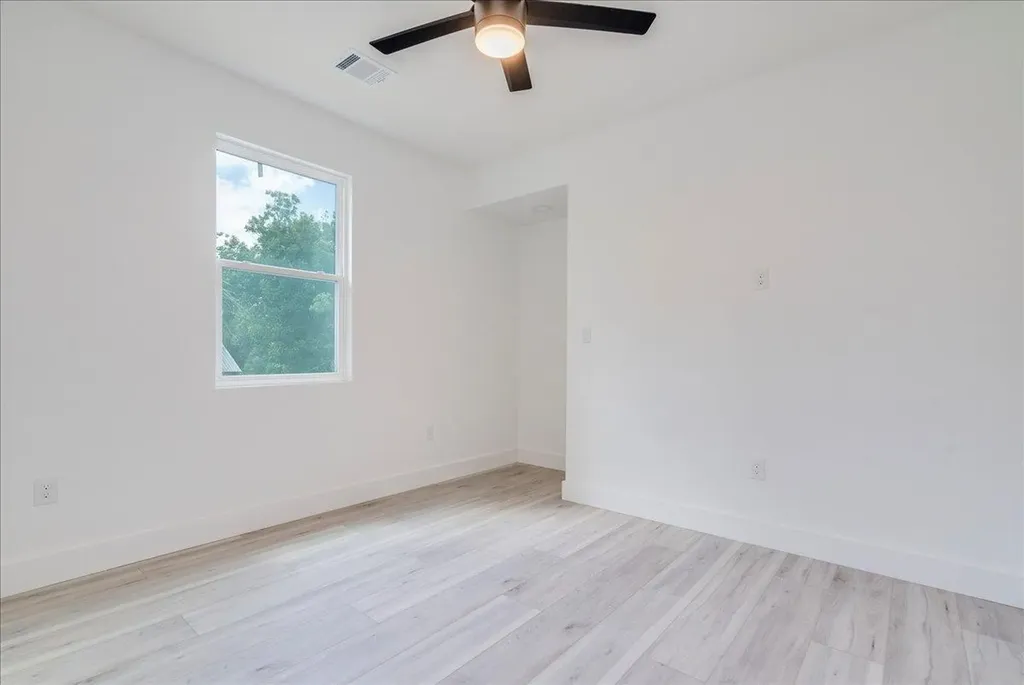1215 Howard Street Taylor TX 76574