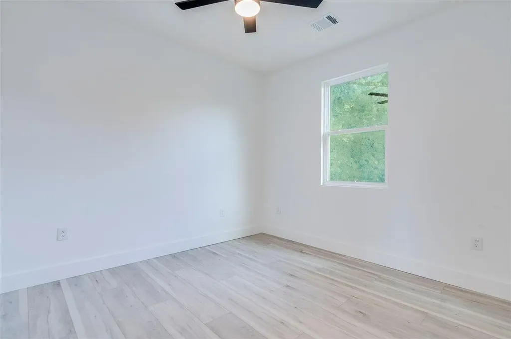 1215 Howard Street Taylor TX 76574