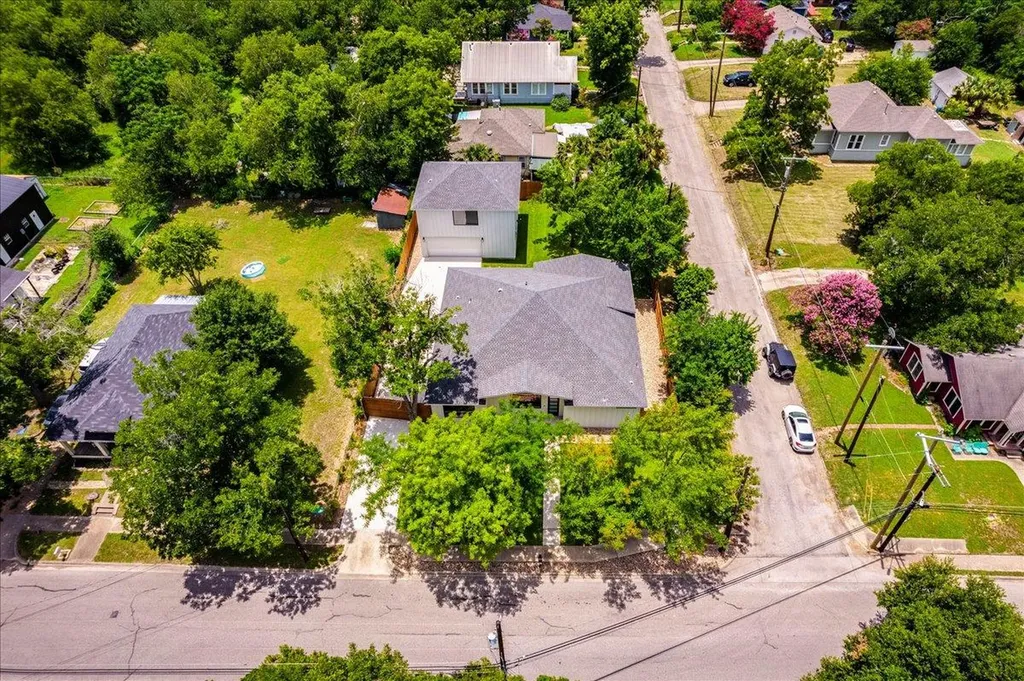 1215 Howard Street Taylor TX 76574