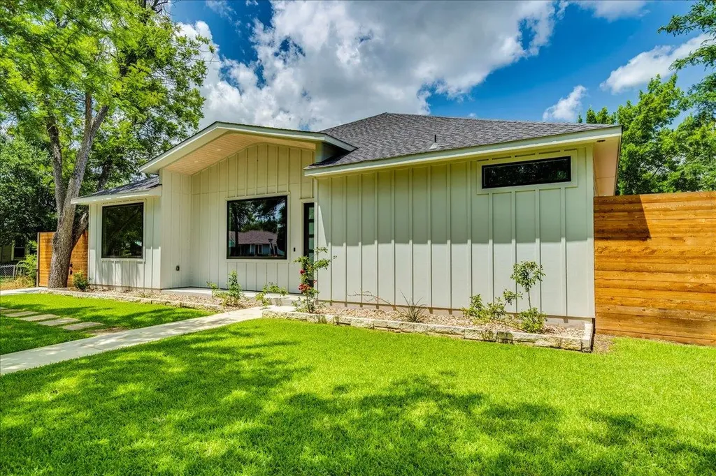 1215 Howard Street Taylor TX 76574