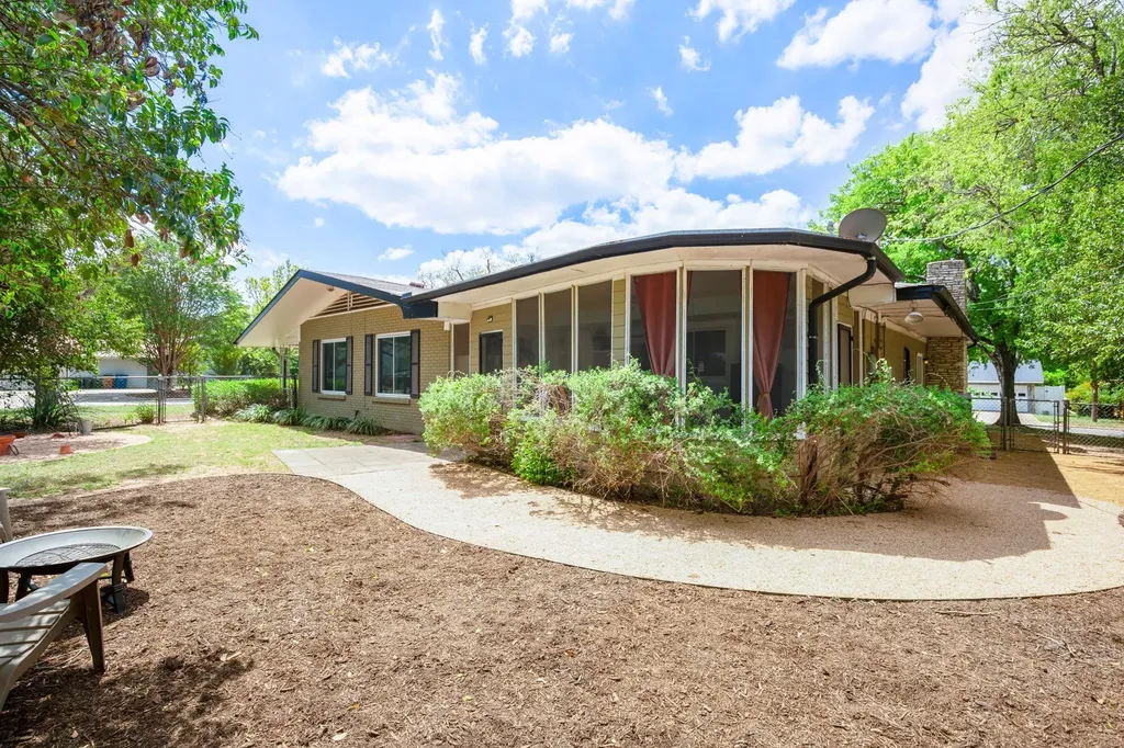 4702 Lasso Path Austin TX 78745