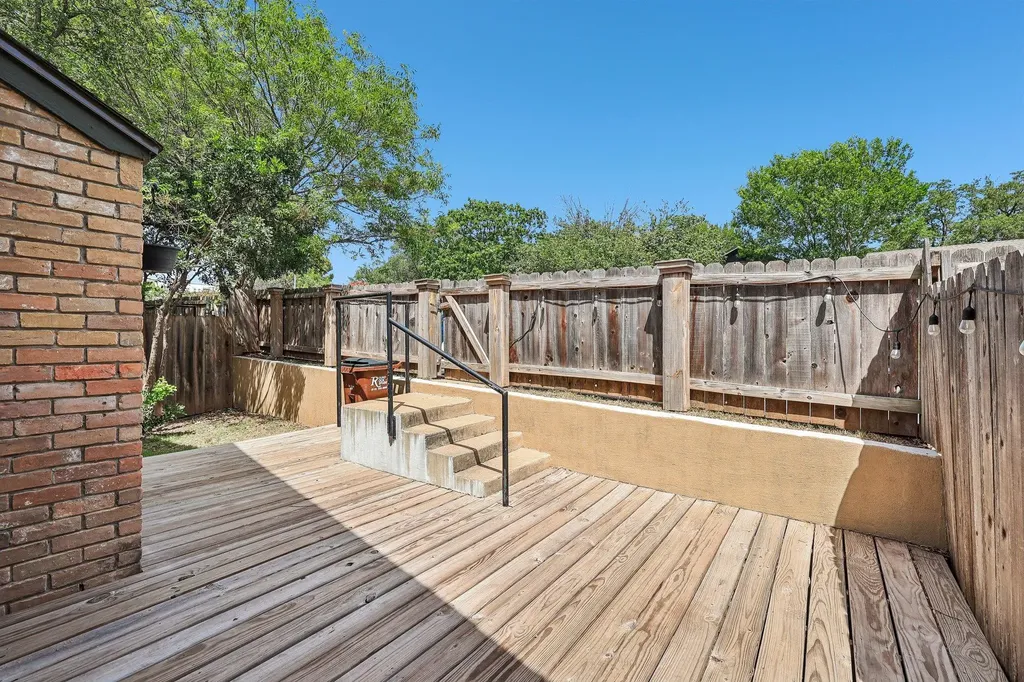 1015 Yager Lane Austin TX 78753