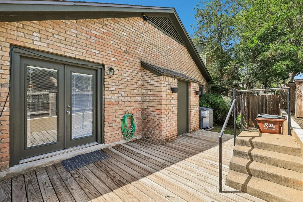 1015 Yager Lane Austin TX 78753