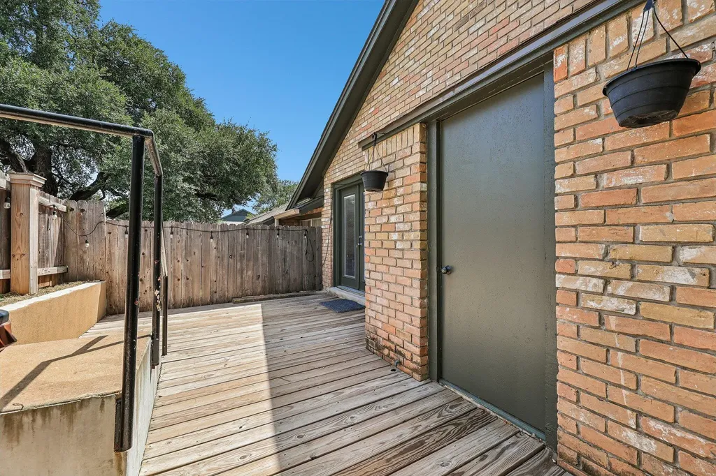 1015 Yager Lane Austin TX 78753