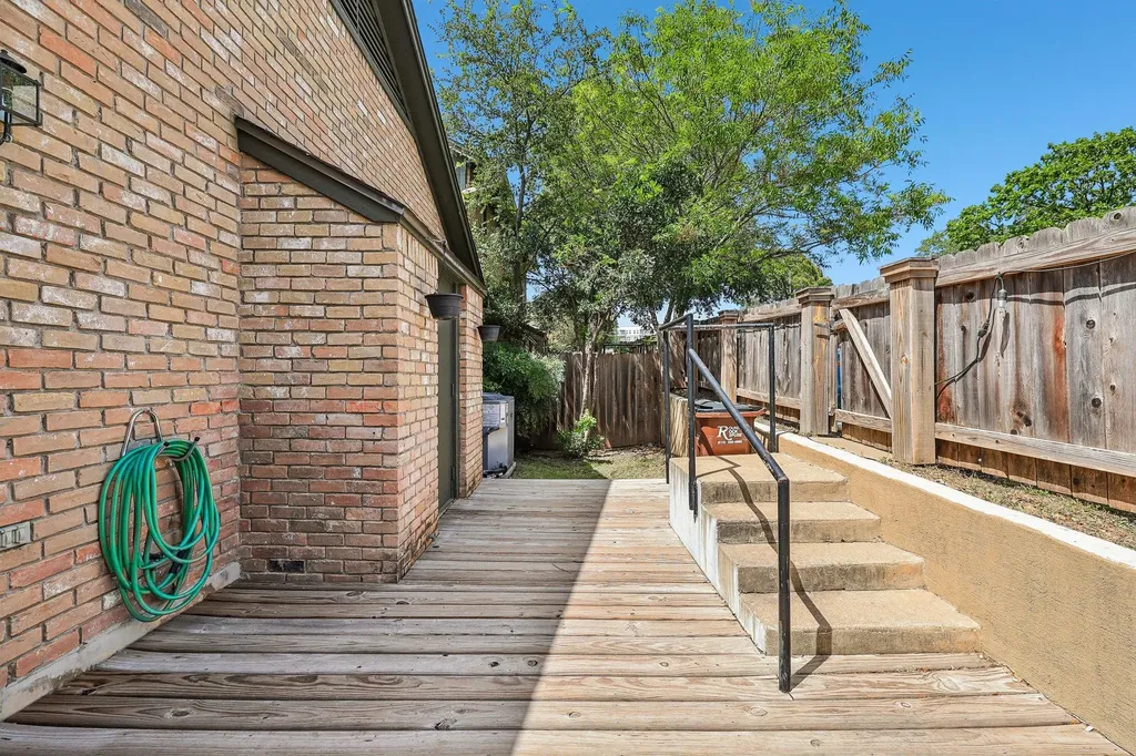1015 Yager Lane Austin TX 78753