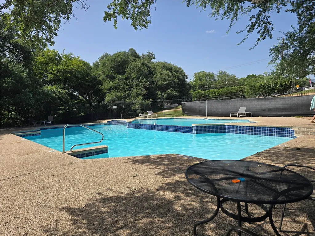 1015 Yager Lane Austin TX 78753