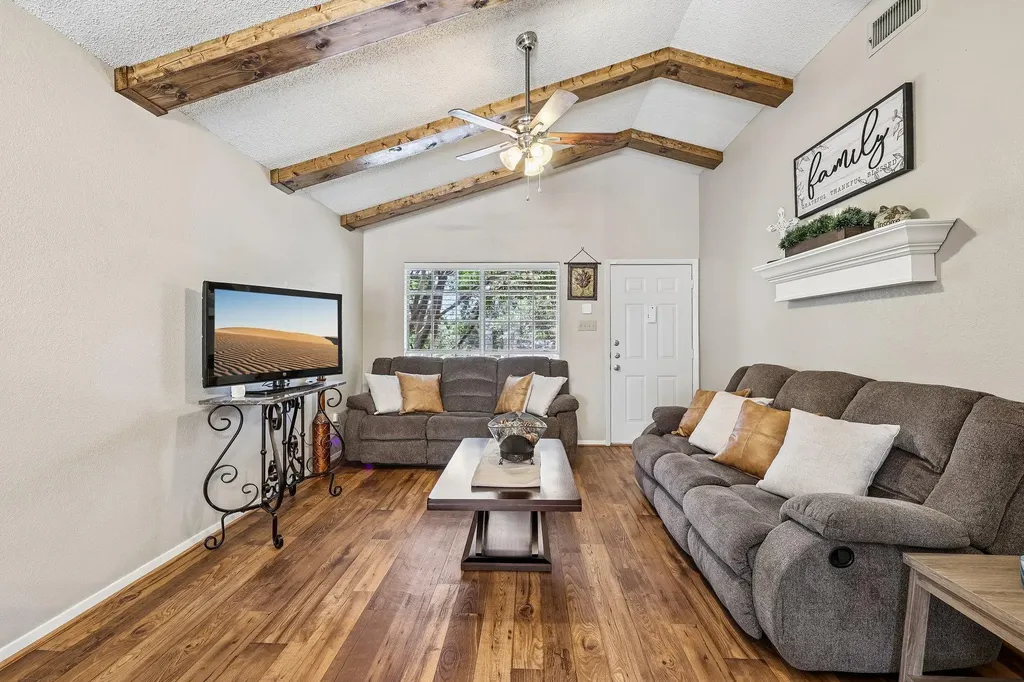 1015 Yager Lane Austin TX 78753