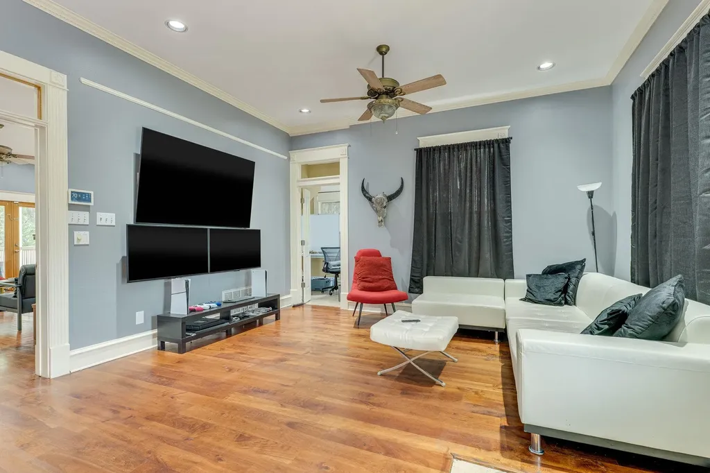 1153 San Bernard Street Austin TX 78702