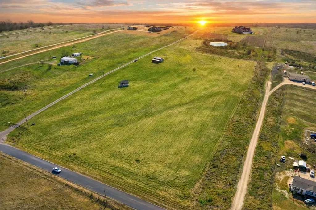 668 County Road 451 Taylor TX 76574