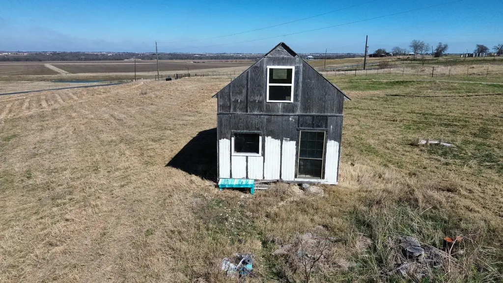 668 County Road 451 Taylor TX 76574