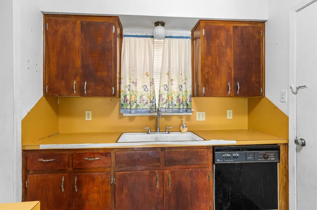 1100 S Trace Drive Austin TX 78745