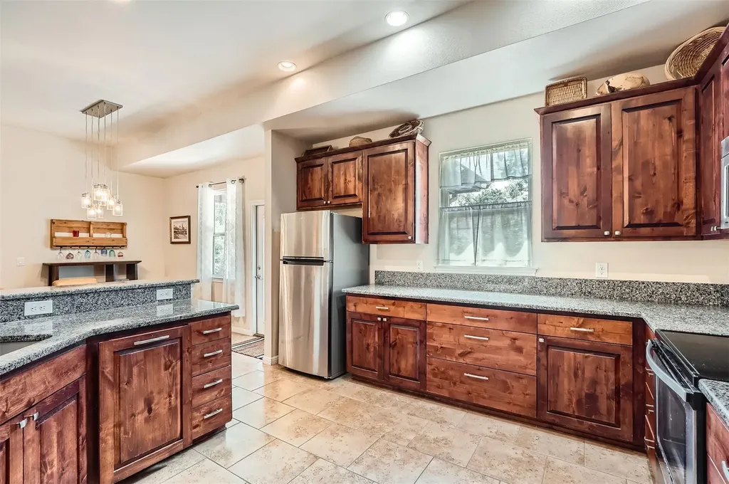 5501 Hitching Post Lago Vista TX 78645