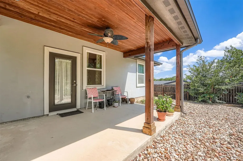5501 Hitching Post Lago Vista TX 78645