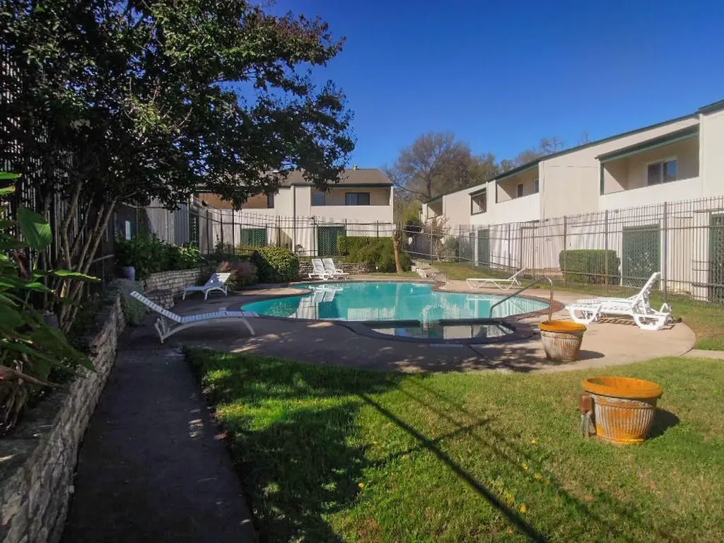 6718 Silvermine Drive Austin TX 78736