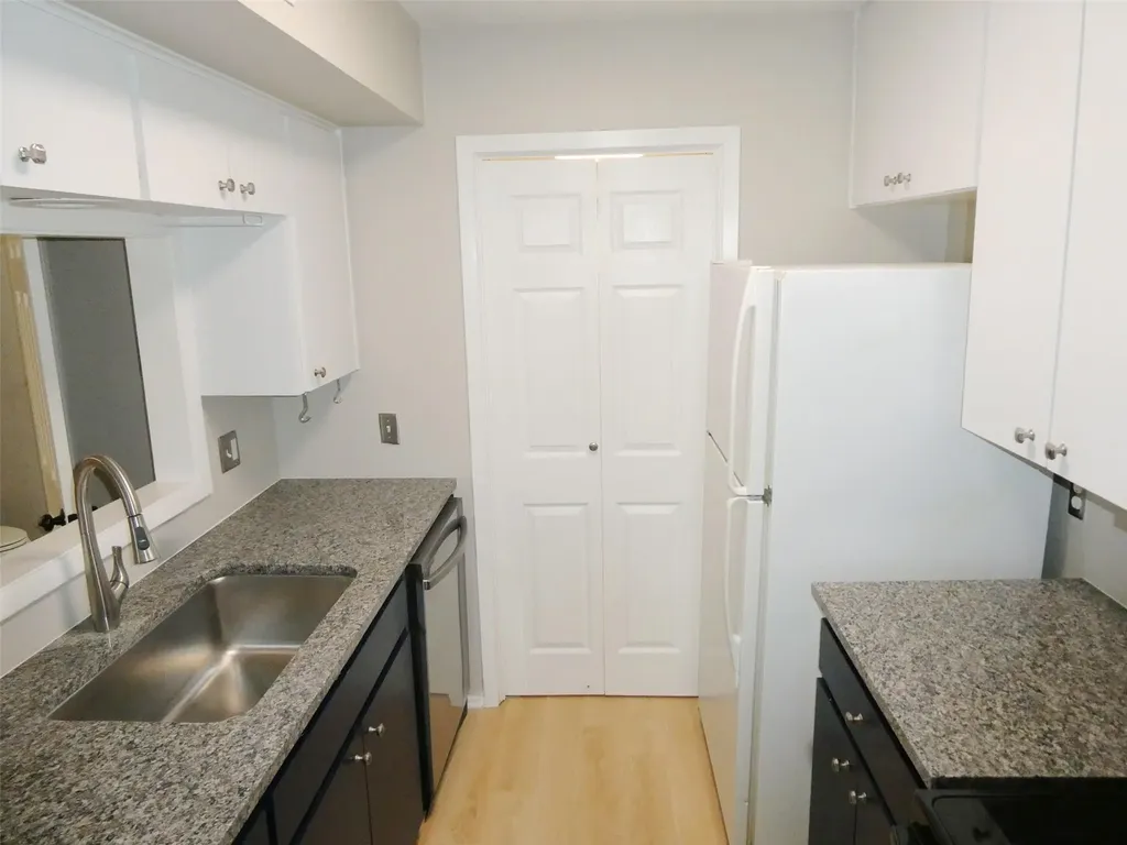 6718 Silvermine Drive Austin TX 78736