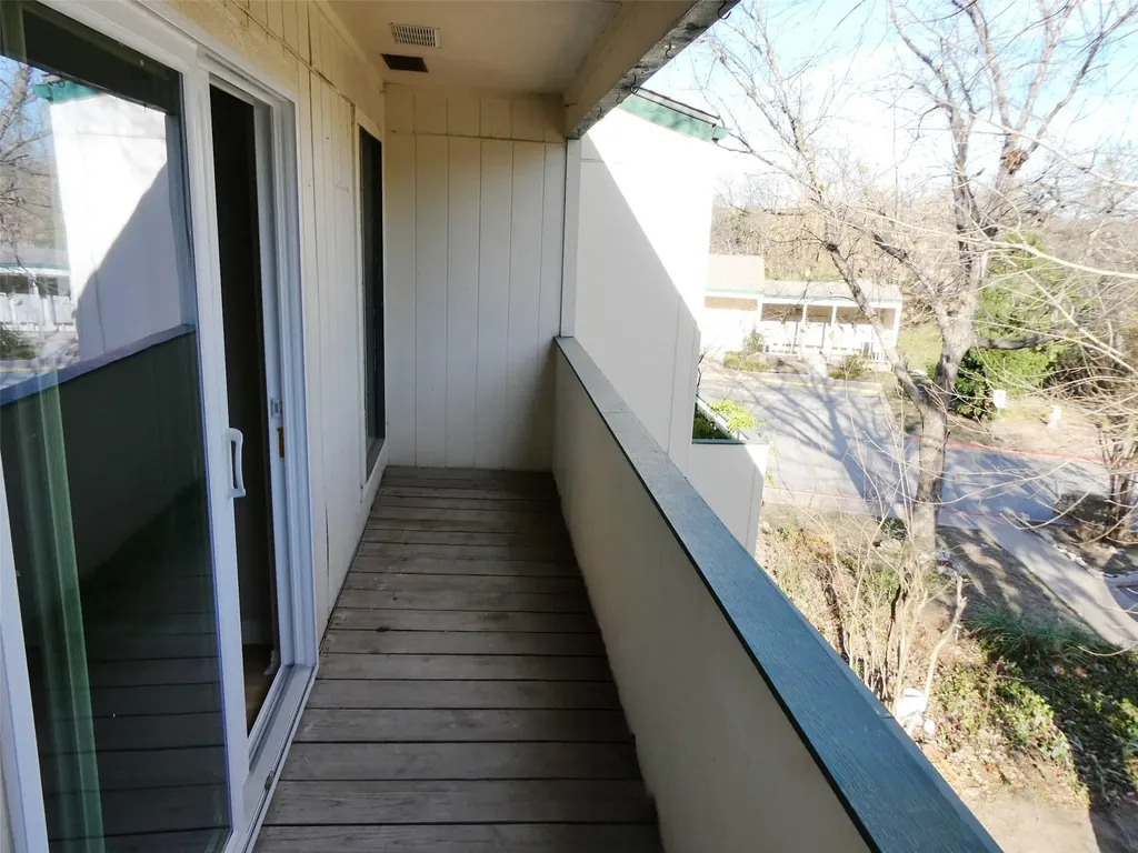 6718 Silvermine Drive Austin TX 78736