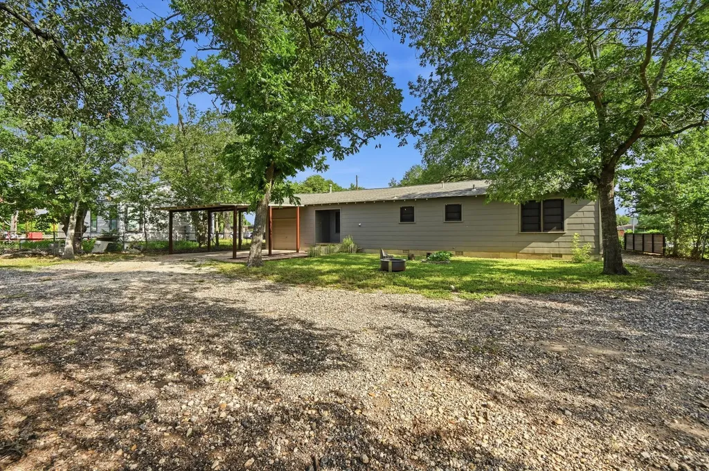 820 Bois D'arc Street Lockhart TX 78644