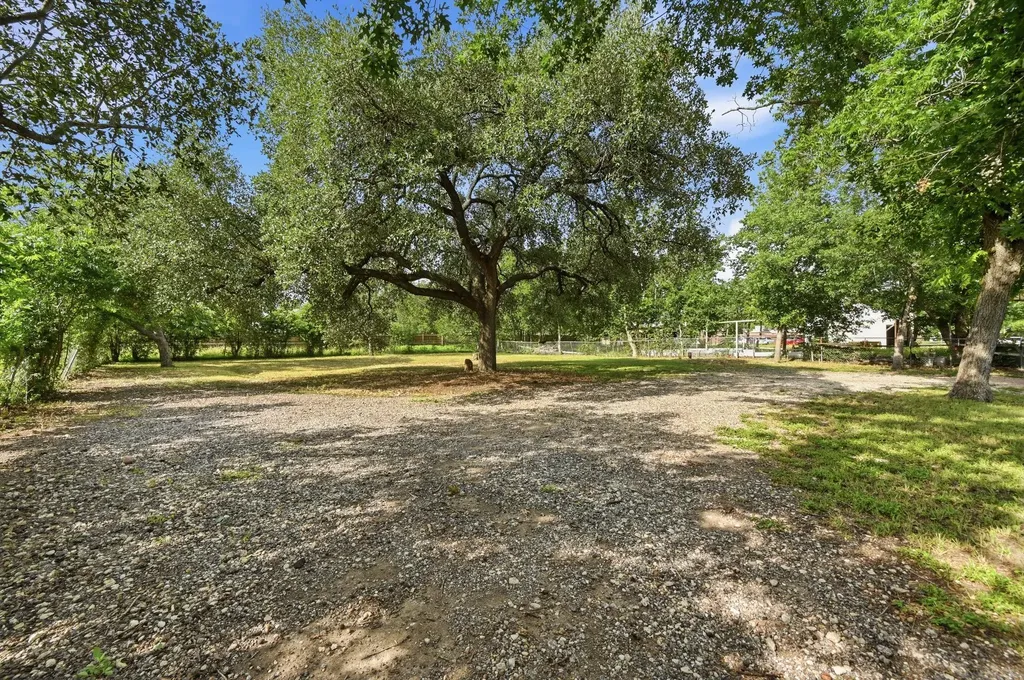 820 Bois D'arc Street Lockhart TX 78644