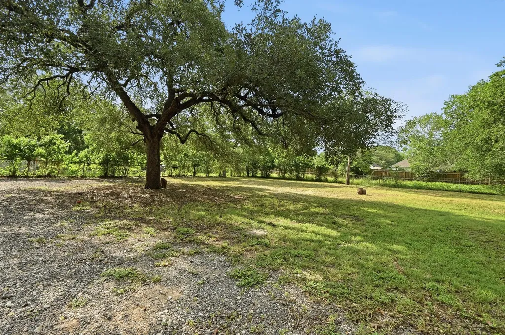 820 Bois D'arc Street Lockhart TX 78644