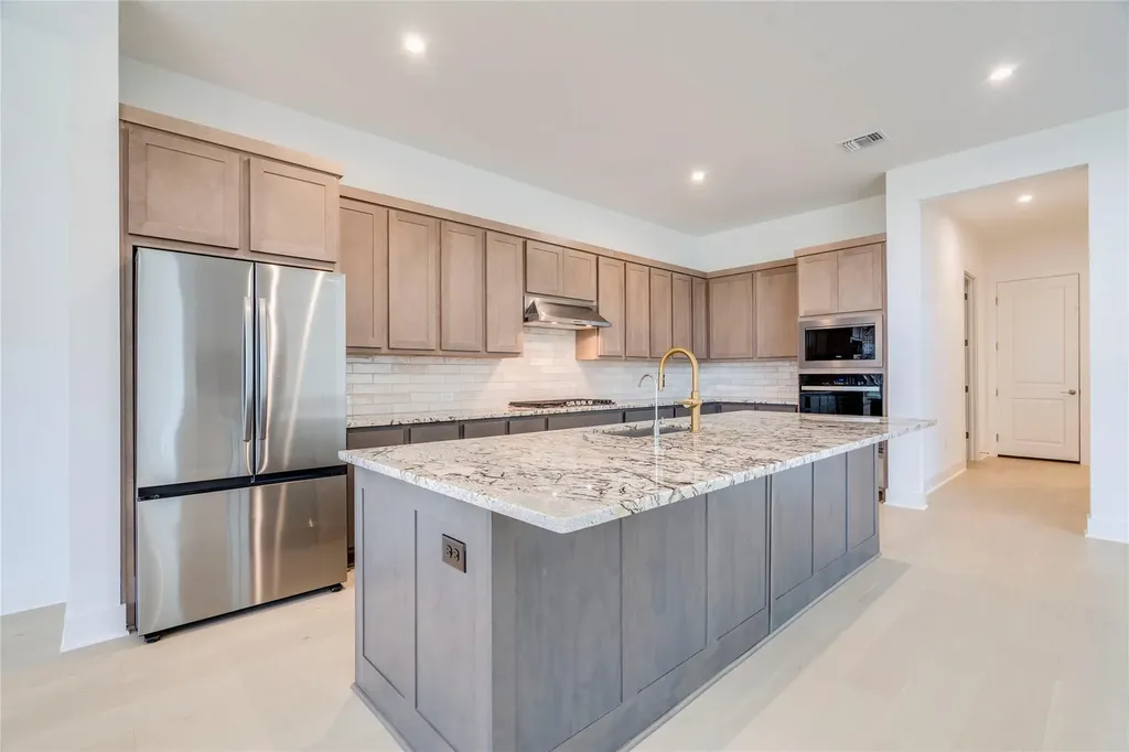 2217 Sondrio Bend Leander TX 78641