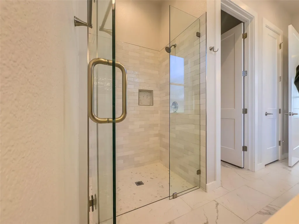 2400 Bruin Drive Spicewood TX 78669