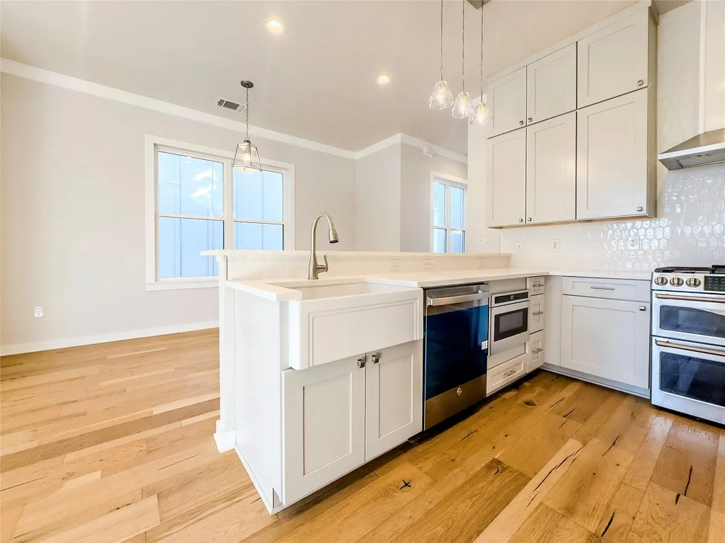 2400 Bruin Drive Spicewood TX 78669