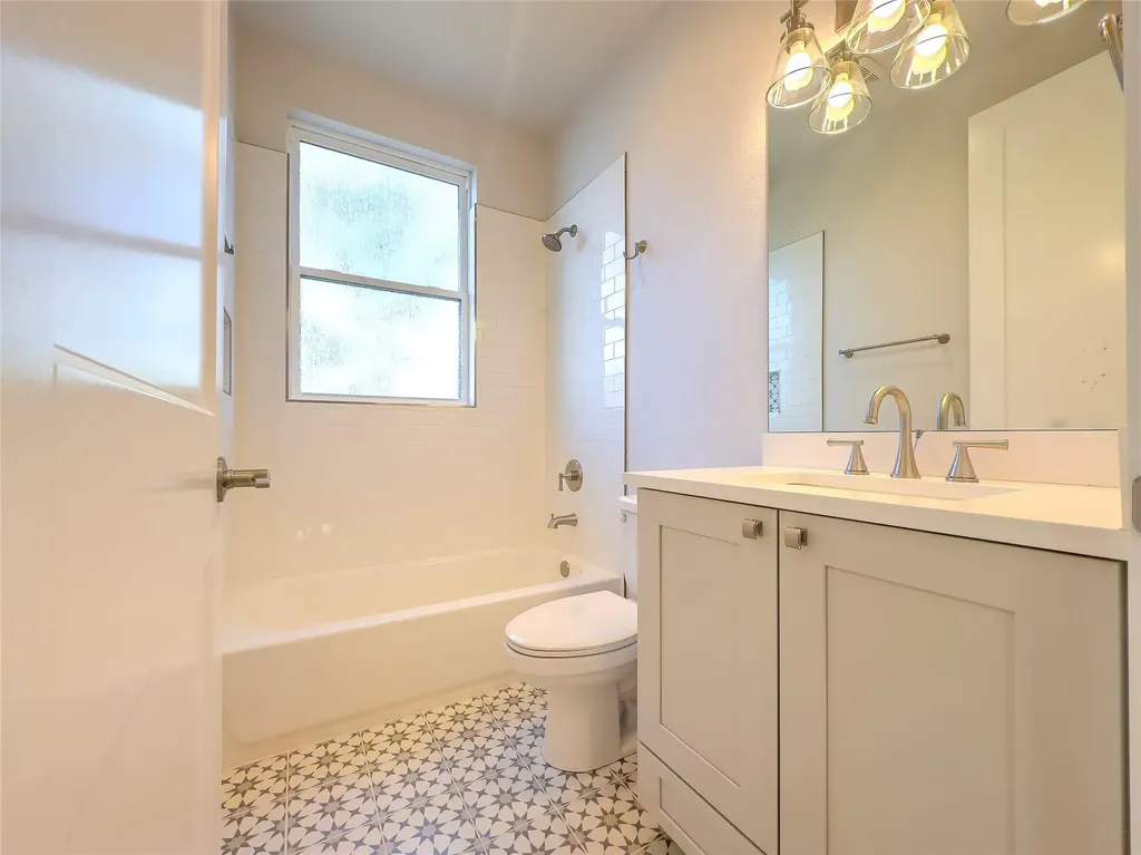 2400 Bruin Drive Spicewood TX 78669