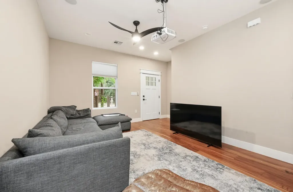 105 Elkhart Street Austin TX 78702