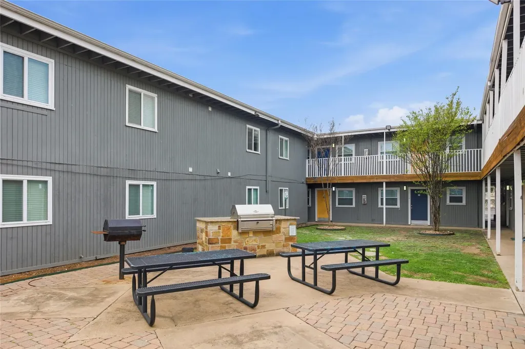 2401 Manor Road Austin TX 78722