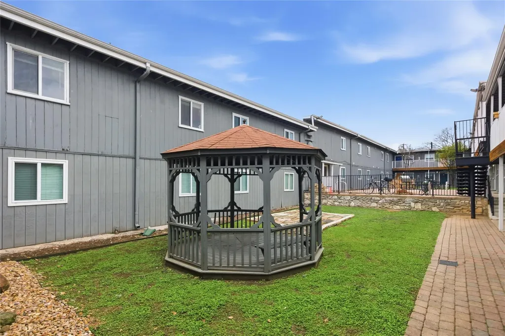 2401 Manor Road Austin TX 78722
