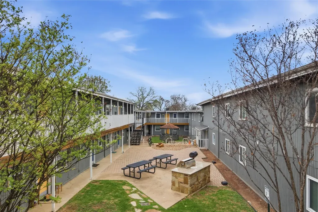 2401 Manor Road Austin TX 78722