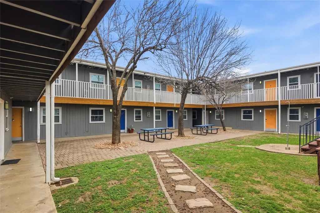 2401 Manor Road Austin TX 78722