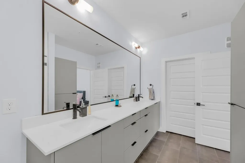 2500 Longview Street Austin TX 78705
