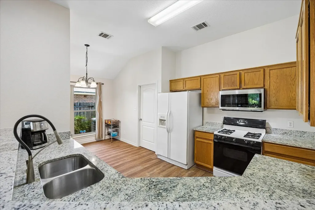 111 Finch Lane Georgetown TX 78626